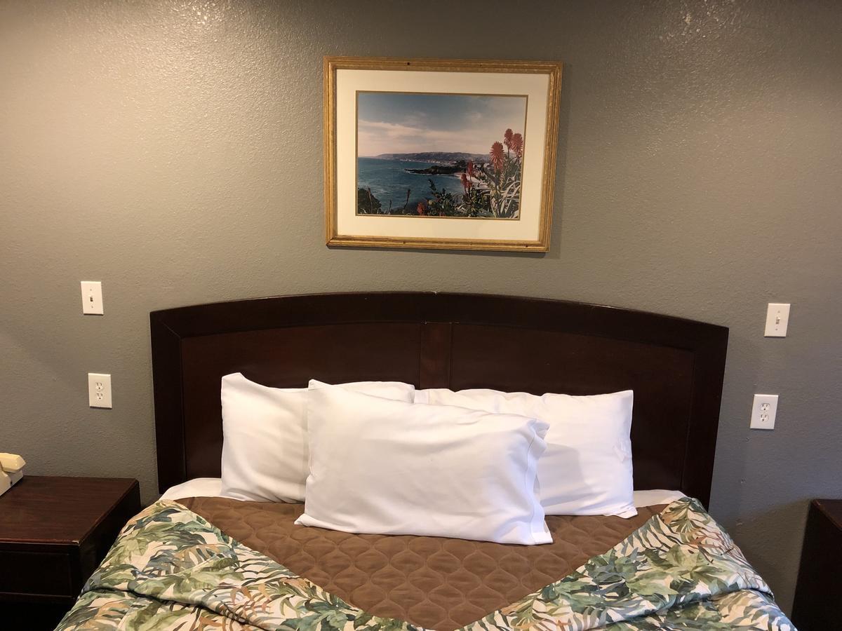 Starlight Inn, Valley Blvd - Downtown La