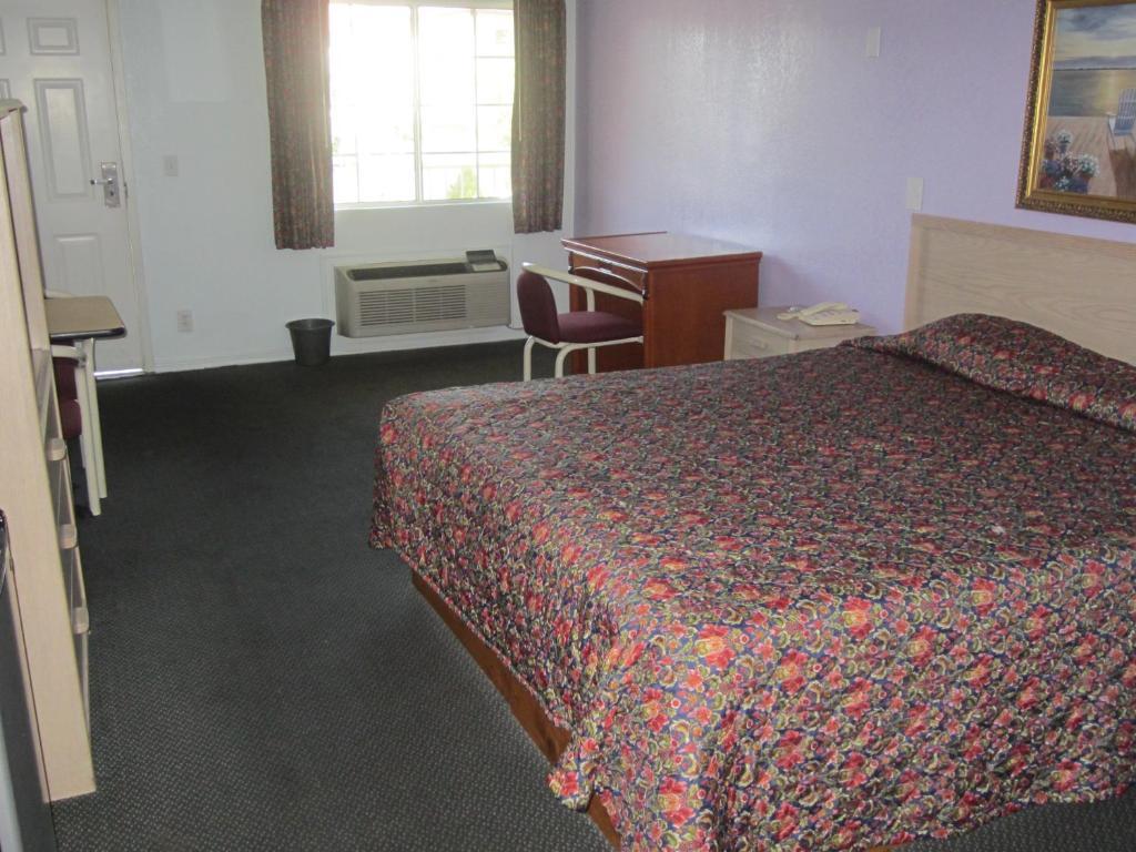 Starlight Valley Boulevard Motel 2*